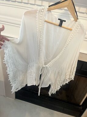 Forever 21 White Crochet Trim Tie-Front Boho Kimono